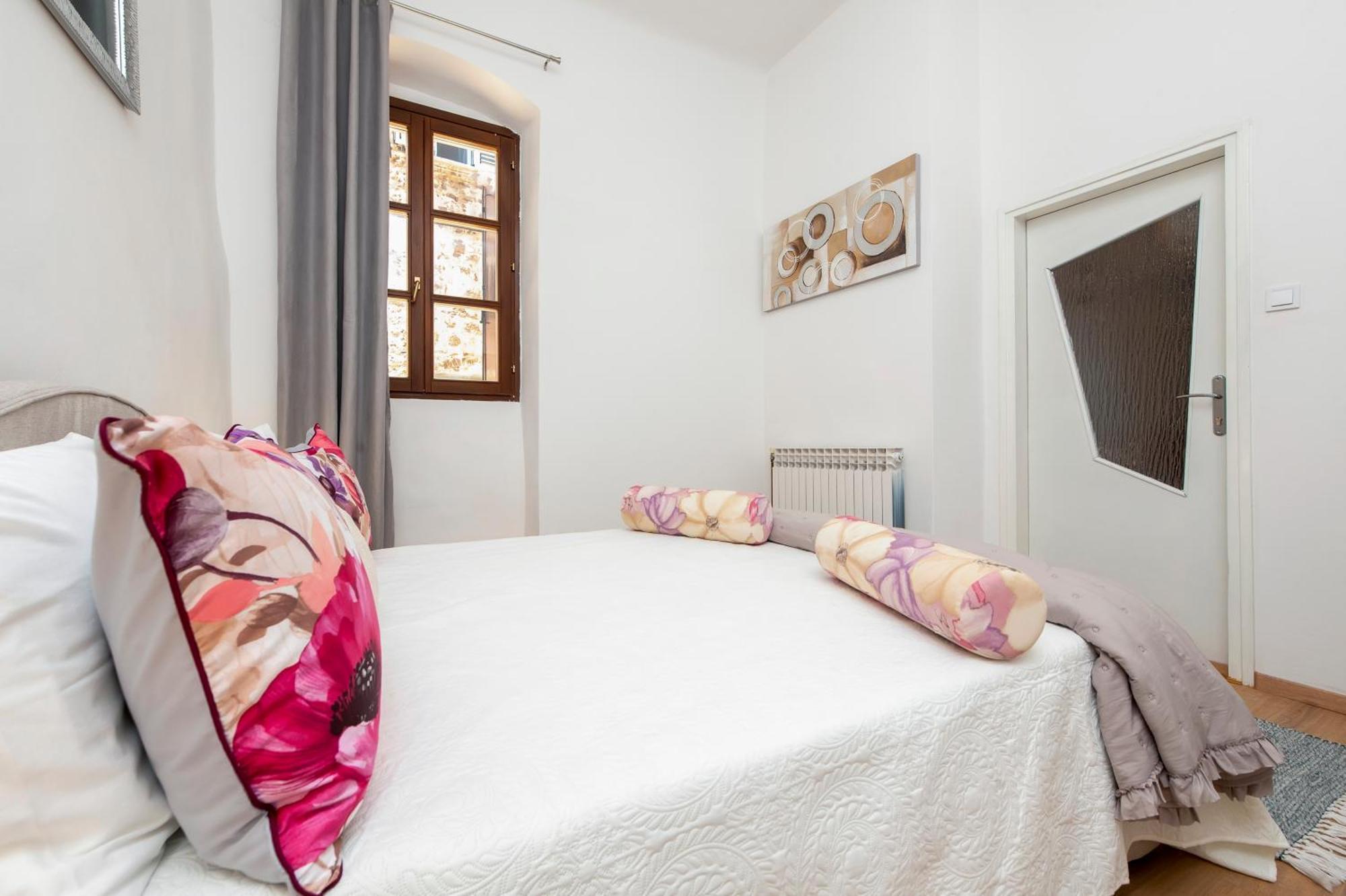 Apartment Rubi โรวีน ภายนอก รูปภาพ