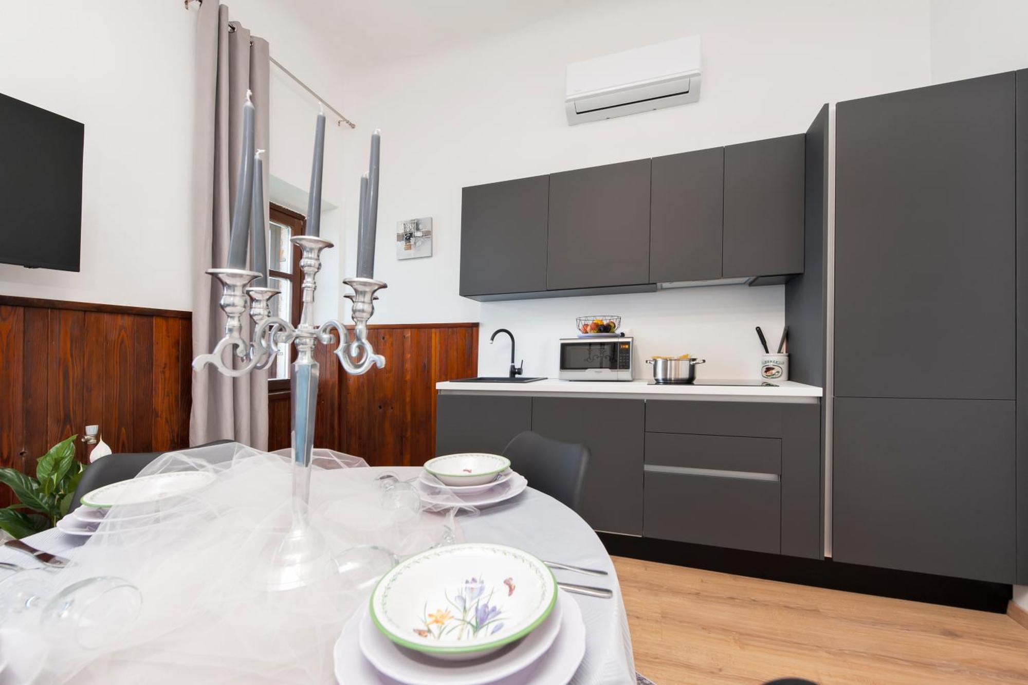 Apartment Rubi โรวีน ภายนอก รูปภาพ