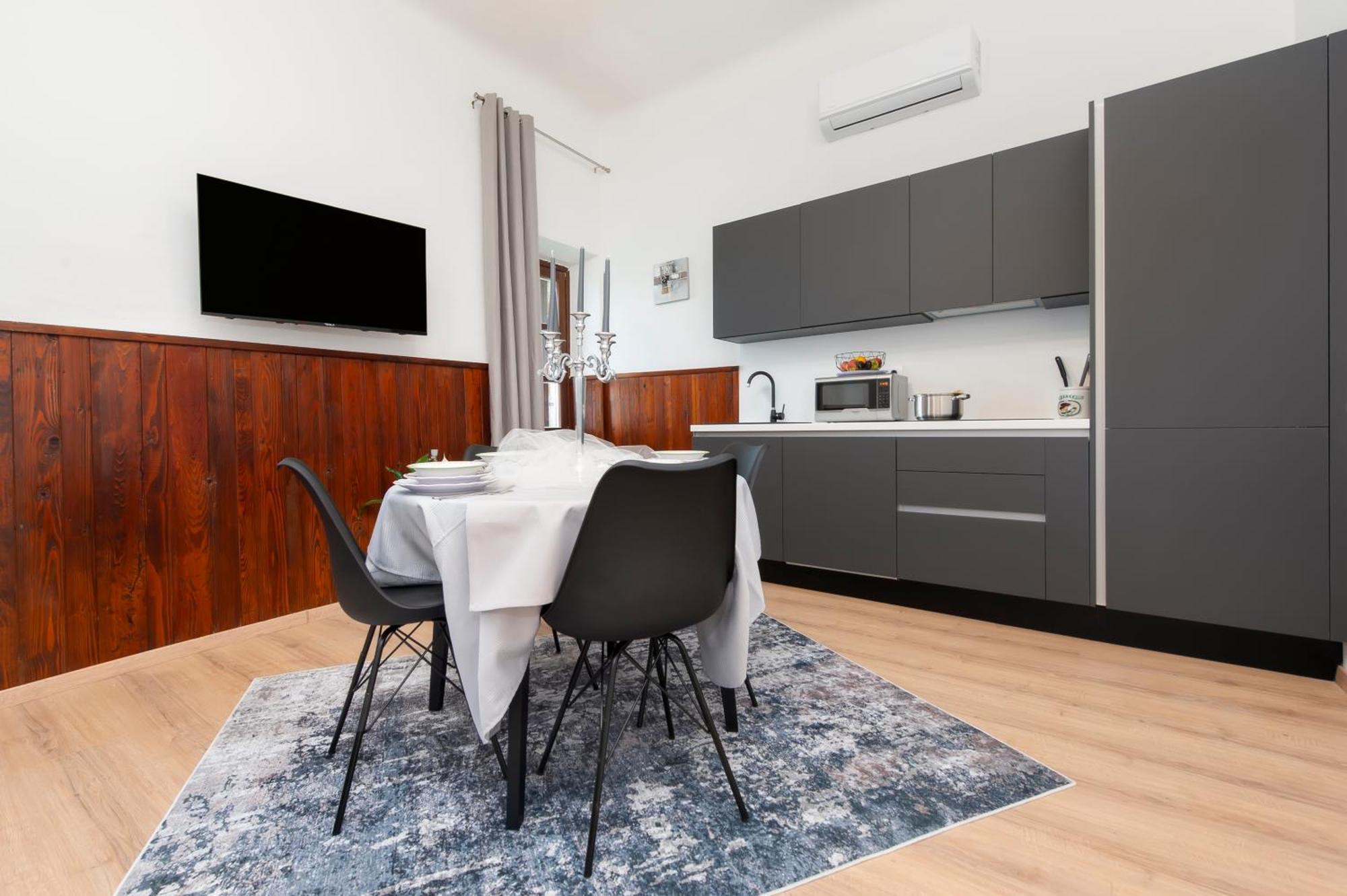 Apartment Rubi โรวีน ภายนอก รูปภาพ
