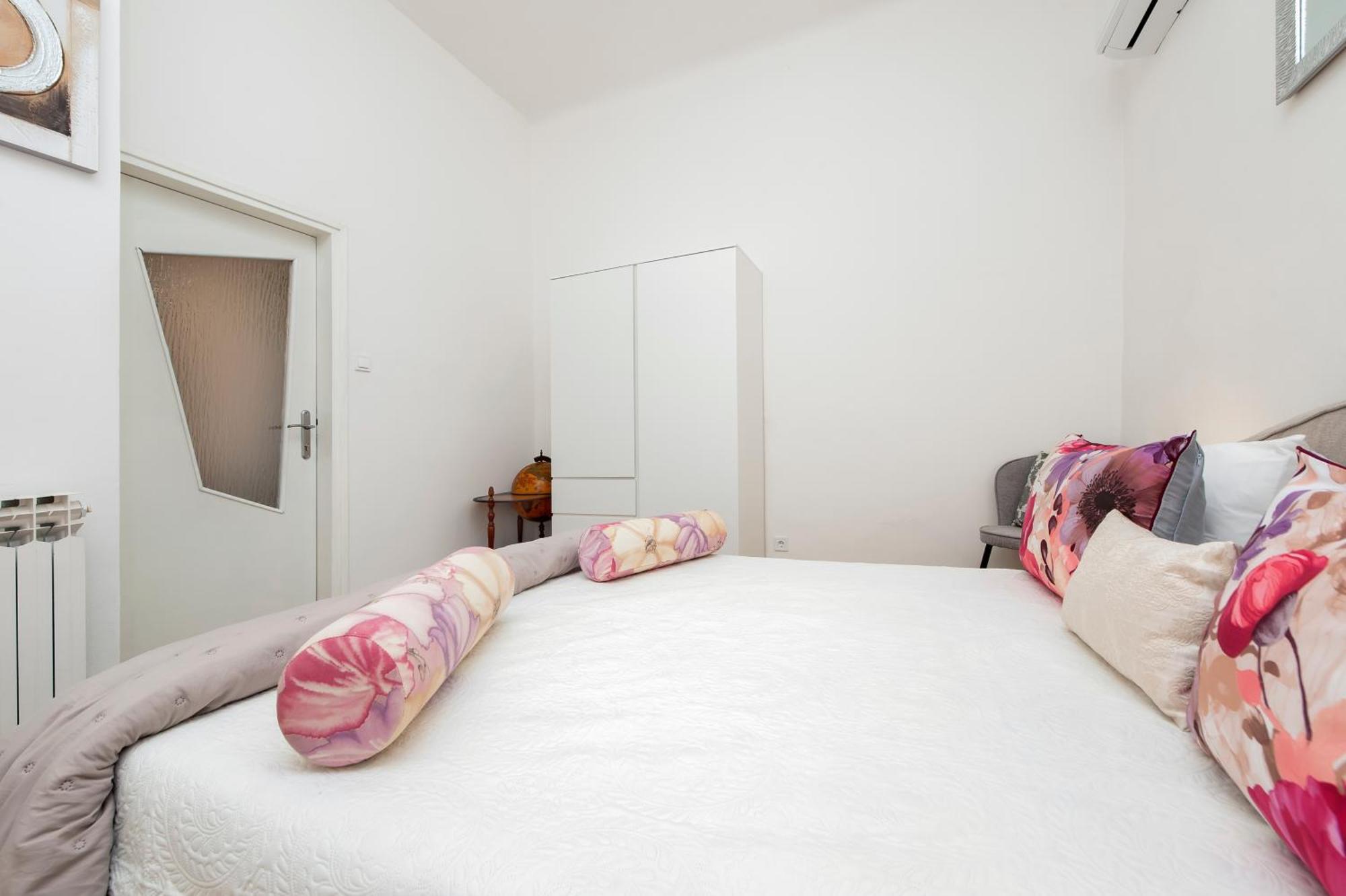 Apartment Rubi โรวีน ภายนอก รูปภาพ