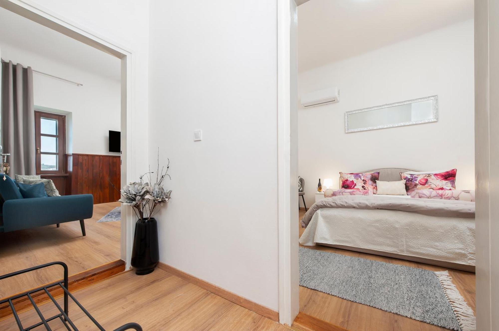 Apartment Rubi โรวีน ภายนอก รูปภาพ